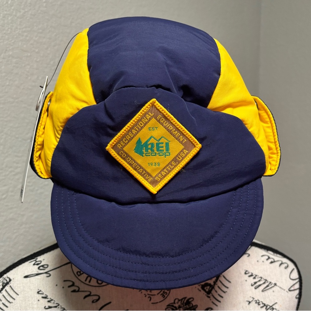 REI Men’s Retro Expedition Cap; Down Feather Hat with Ear Flaps Size SM/MD